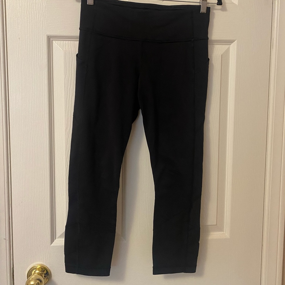 lululemon black capri pants